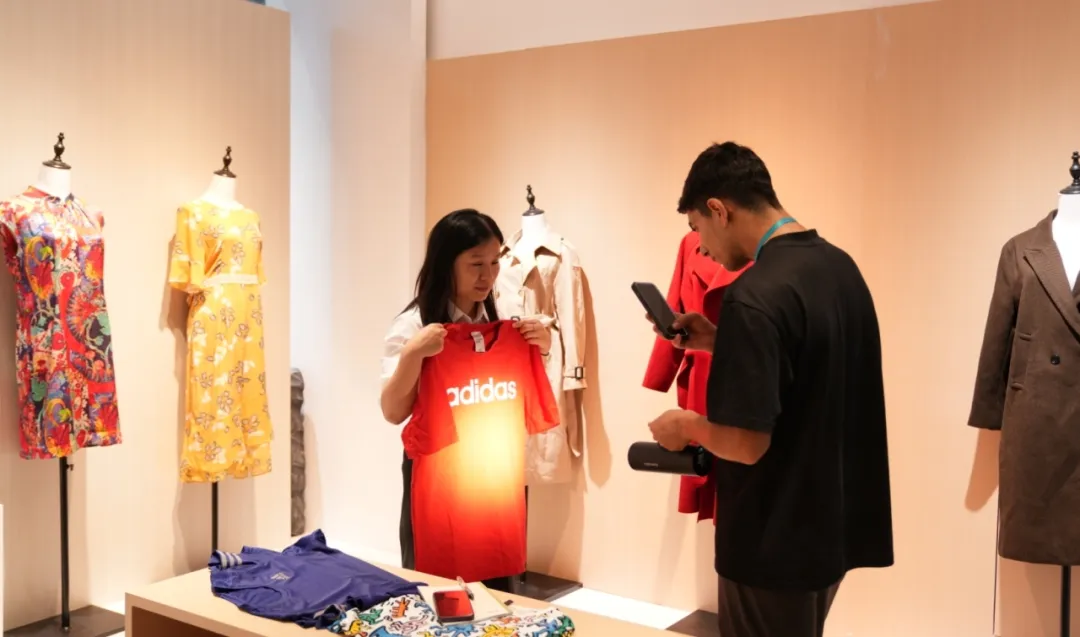 智谋纪AI照明赋能深圳市服装行业协会，聚焦服装行业AI照明新势力、新视界、新趋势！
